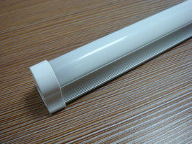 OEM Etiket Baskı ile Yüksek Verim 18W 2000LM RA90 4 ayak T8 LED Tüp Işık